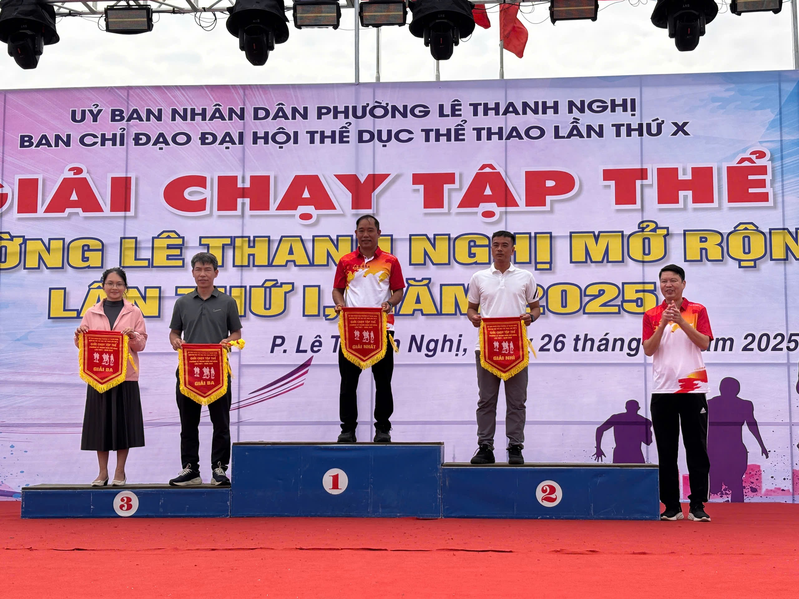 Trường THPT chuyên Nguyễn Trãi xuất sắc giành giải nhất tại giải chạy tập thể phường Lê Thanh Nghị mở rộng lần thứ I năm 2025